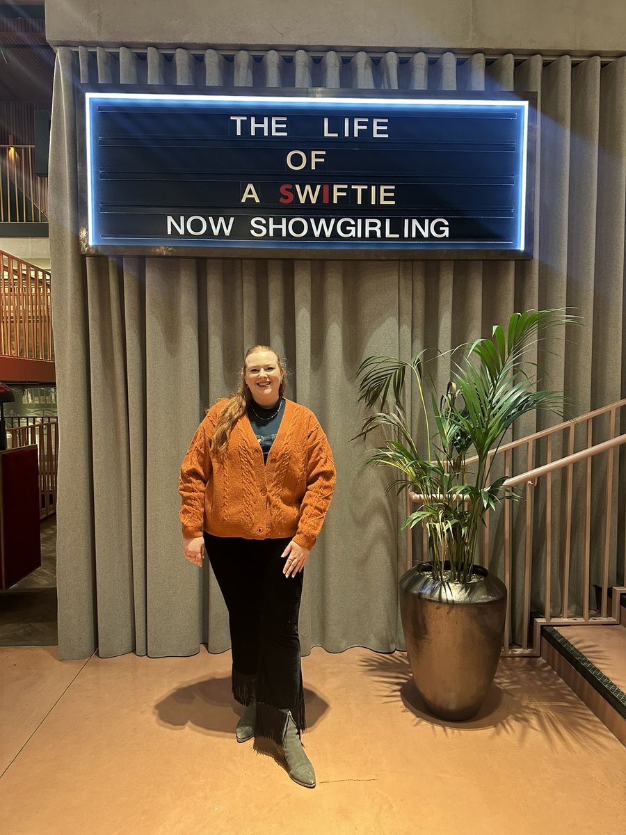 Butterfly_TS13's tweet photo. Had the best time last night ❤️‍🔥#TSTheOfficialReleasePartyOfAShowgirl #TSTheLifeOfAShowgirl https://t.co/4iF2nMNzxy