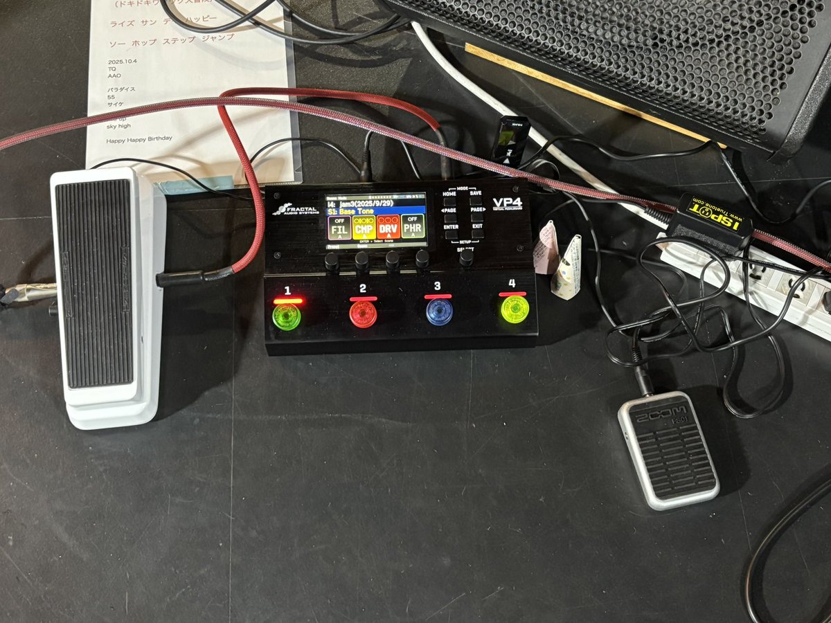 jamtterjam's tweet photo. 昨日のスタジオライブの使用機材🎵ベース はESPの190モデル😀足元はフラクタルオーディオVP4にcry baby BASSって感じ😀#ESP190 #VP4 #crybaby https://t.co/ZJtWApPZp8
