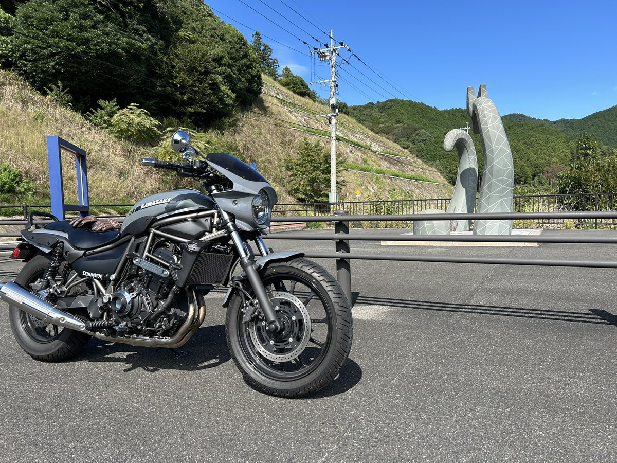 F_Erimi's tweet image. 今日は天気が良かったので、久しぶりのツーリング🏍

そろそろエキパイ磨かないと💦

 #エリミネーター
 #ツーリング