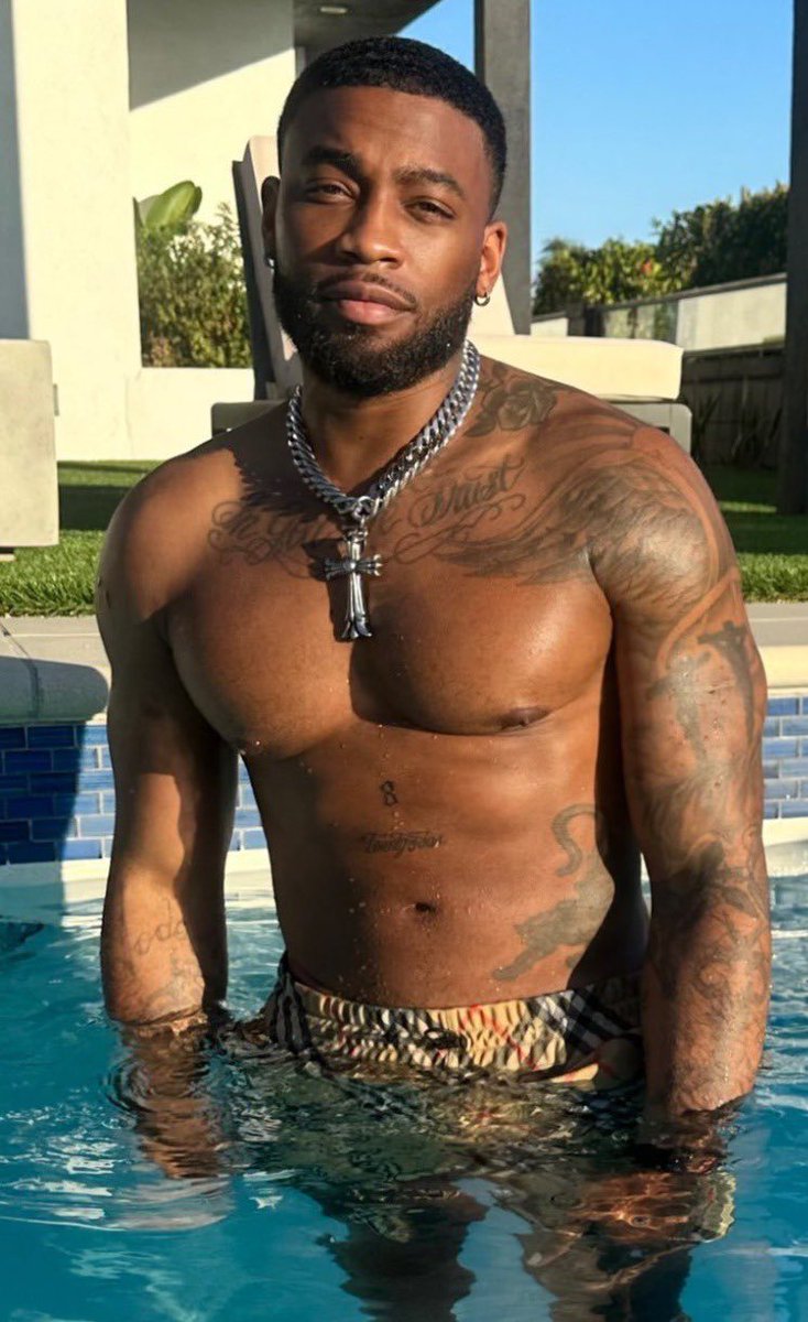 matureluv1's tweet photo. 💬 “Cool water, warm energy 💧☀️”
🔥 #SundayFlow #GoodVibesOnly #PoolDay #StayCool https://t.co/e76RiZj6AT