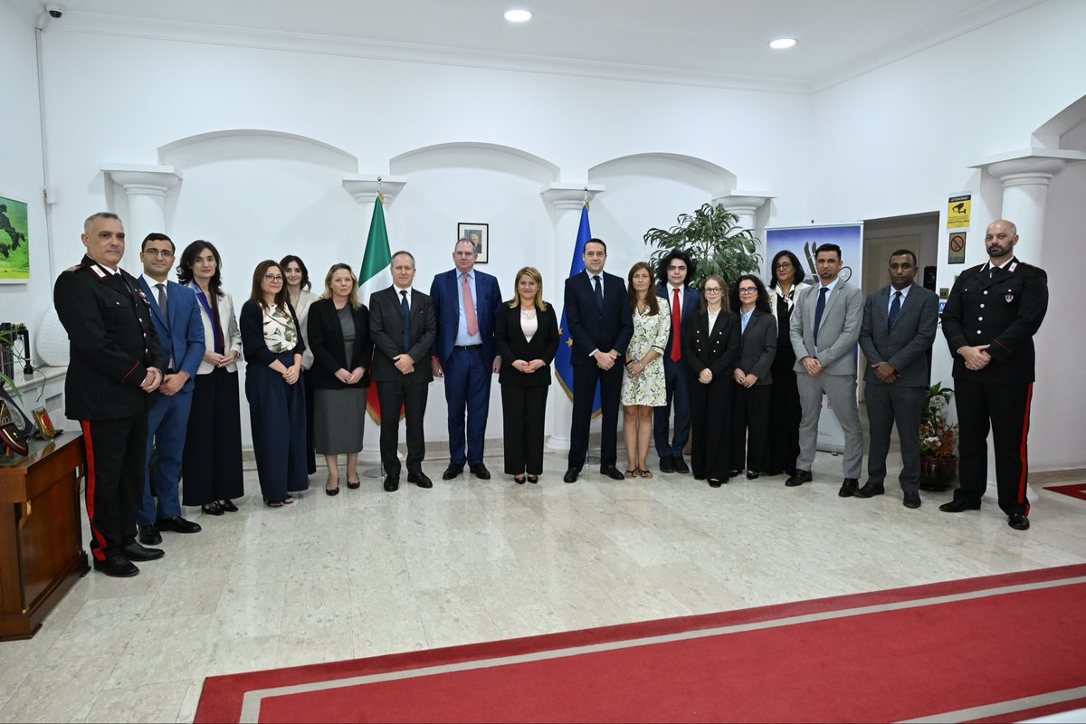 tripodimaria's tweet photo. La missione a Manama, si apre con la visita al personale di @ItalyinBahrain. Ho ringraziato i nostri funzionari anche a nome del VPdC  @Antonio_Tajani, per l’importante lavoro che ogni giorno svolgono al servizio dell’Italia. https://t.co/pdjwahtBlD