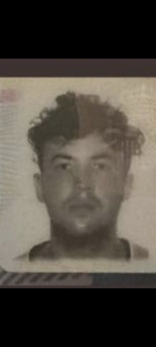 Este personaje llamado José R.L ha estafado a mucha gente y sigue haciéndolo,
Vendiendo carnets del Sevilla, además de estafar € juega con los sentimientos de la gente.
Es de Sevilla y lo que más le preocupa es que se haga viral esto de nuevo...