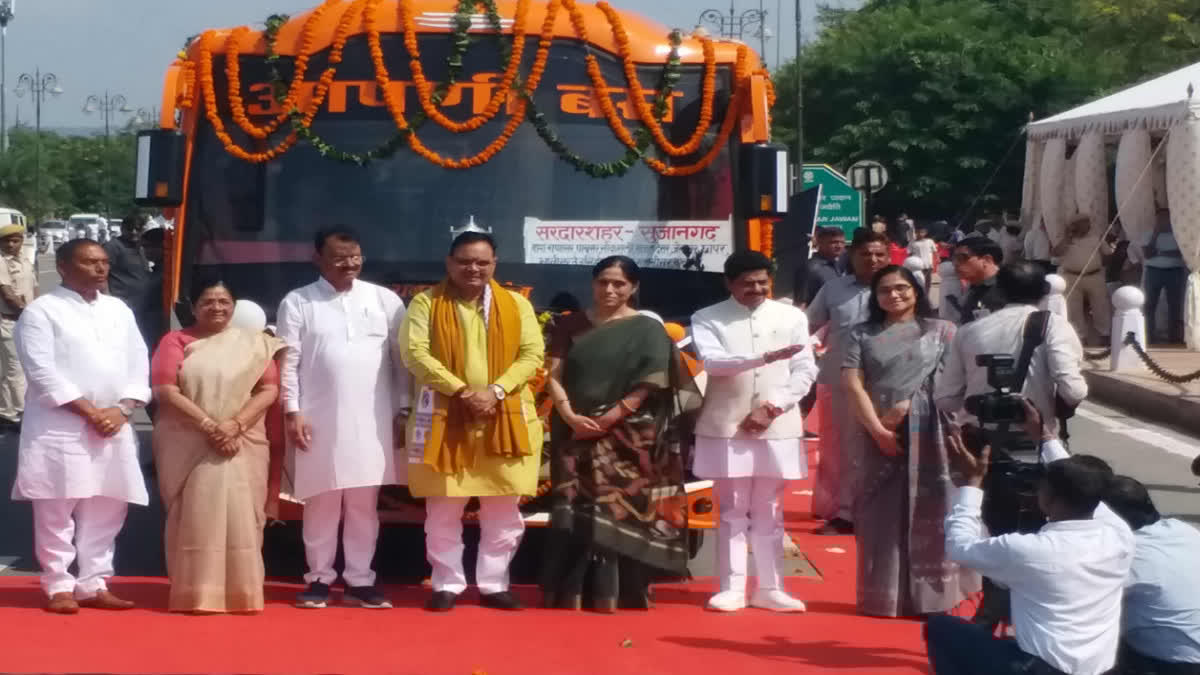 ETVBharatRJ's tweet image. गांवों के लिए आपणी बस सेवा शुरू, देश में रेवेन्यू शेयरिंग पर बसें चलाने का पहला प्रयोग 
etvbharat.com/hi/!state/chie… 
#BhajanlalGovernment #BusService #Village