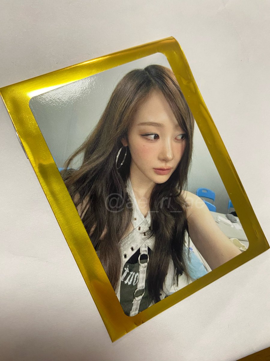 WEVERSEショップから封筒届いてて何かと思ったらラキドロ当たってた！
しかもえりちゃん🫶🏻