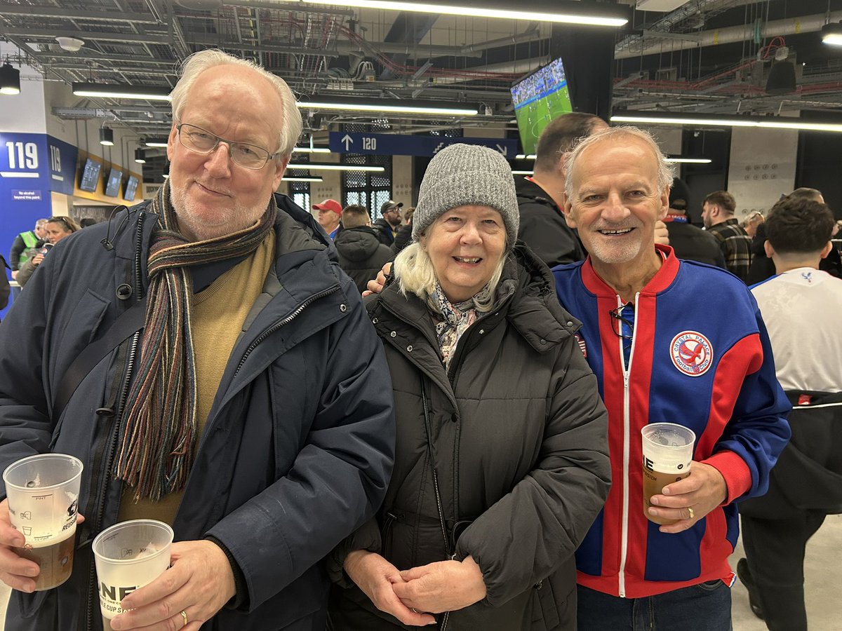 stringalingtwo's tweet photo. East Grinstead gang are here to watch Palace v Everton
@JohnVince20 &amp;  Angela https://t.co/MgP4HhQQB8