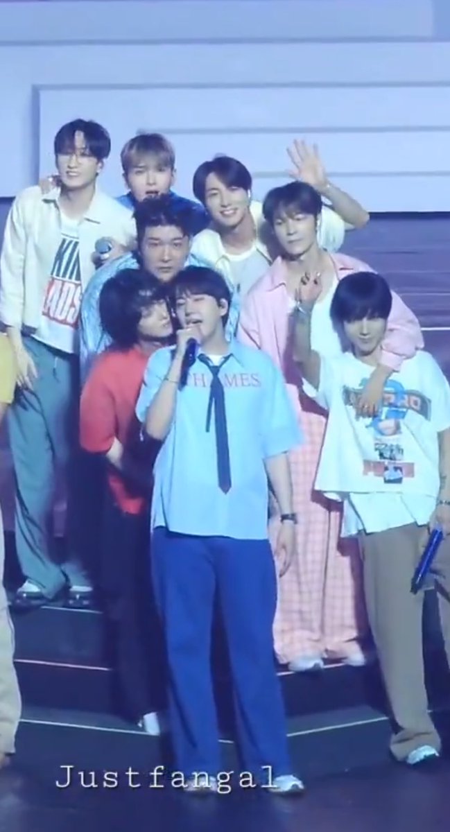 Yesung's โ๏ธ (@sapphirecloud1) on Twitter photo Super Junior family picture ๐
Yesung looks so cuteeee ๐ฅน๐ฅน Super Junior family picture ๐
Yesung looks so cuteeee ๐ฅน๐ฅน