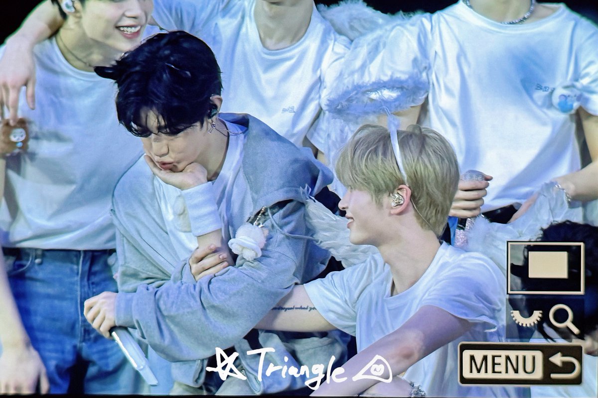 𝒕𝒓𝒊𝒂𝒏𝒈𝒍𝒆🩵🩷 tweet media