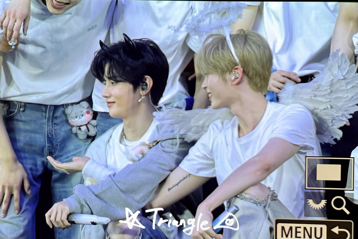 𝒕𝒓𝒊𝒂𝒏𝒈𝒍𝒆🩵🩷 tweet media