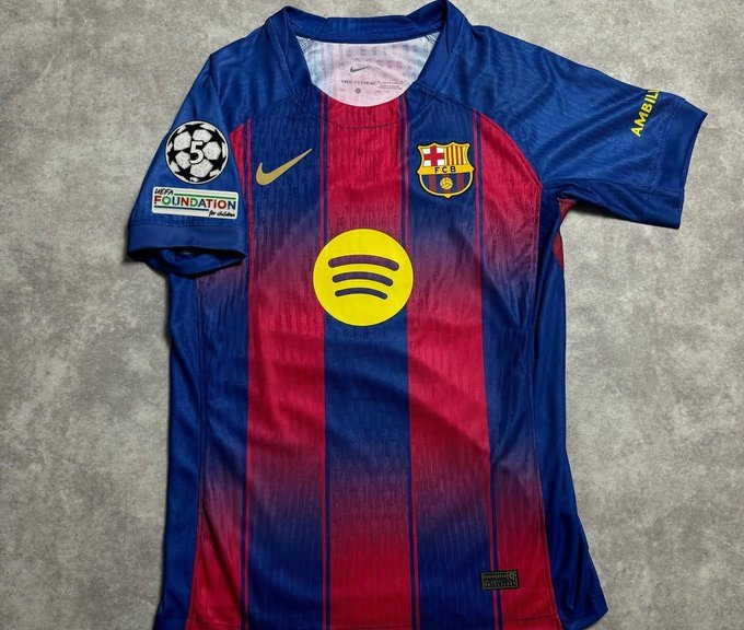 LaNuevaEraFCB_'s tweet photo. 🔥Sorteamos una camiseta a elegir por el ganador en el último partido antes del parón de selecciones

✅Para participar:  

-Dale RT🔁y MG❤al tweet
-Sigue a @Ctinfo_17 y a @LaNuevaEraFCB_ 
-OPCIONAL(Mencionar a un amigo aumenta las probabilidades de ganar) 🫂 https://t.co/qoWC2kEGOj