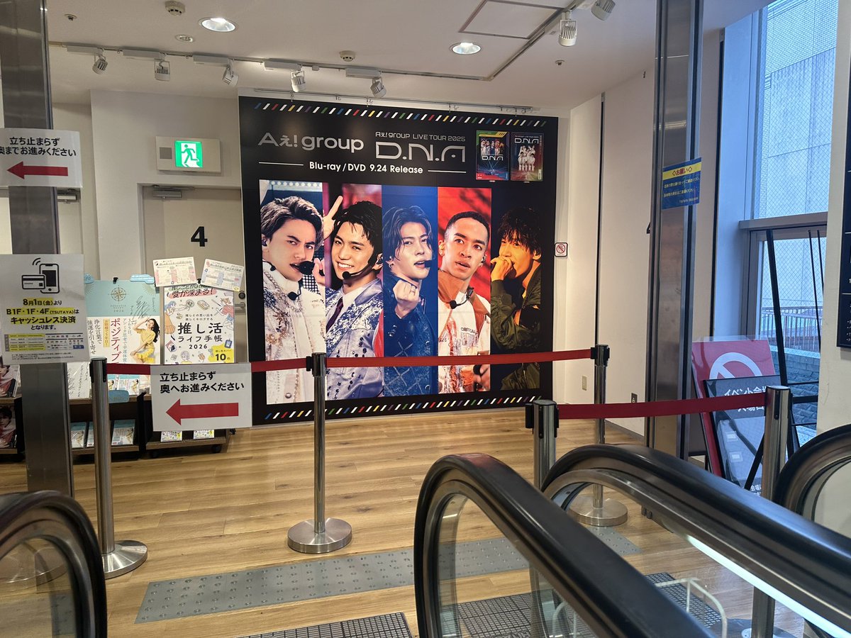 wo_ehd's tweet photo. 今まで一緒にみた景色や夢が大きすぎて…
壁を乗り越えたと思ったらさらに高い壁
昨日今日となるべく考えないようにって思ってたけど、逆にどんどん考えちゃって
Aぇの代わりはどこにもいなくて、や��ぱり5人のことが大切で大好きなんだよ
私のDNAの一部になってるんだからずっと一緒でしょ https://t.co/nwHiiRoFbR