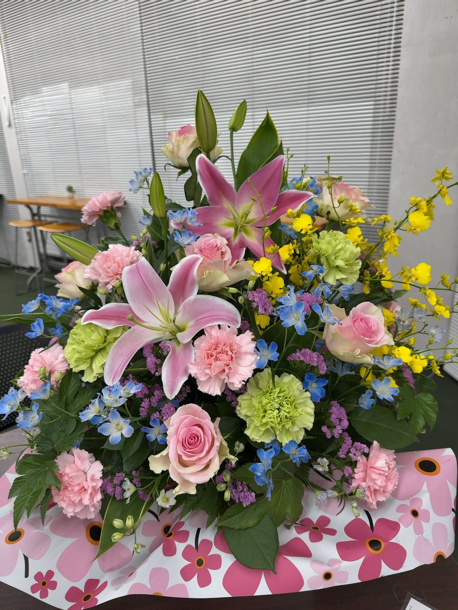 wkgf333's tweet photo. 知り合いが個展を開き
そのお手伝いに。

今や将来の事
色んな話ししたけど
土俵は違えど考えが同じすぎて笑えた🤣

楽しい1日だった
ありがとう❗️
そして、初開催おめでとう㊗️ https://t.co/96laILGCY0