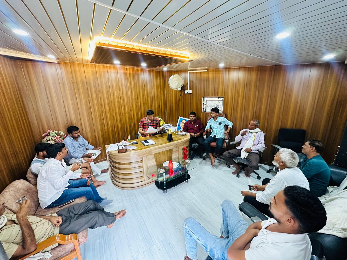 #जनतादर्शन 
क्षेत्र से आए जनता जनार्दन की समस्या को सुनकर संबंधित को समाधान हेतु अवगत कराया। <a href="/bhadohipolice/">BHADOHI POLICE</a> <a href="/dmbhadohi/">DM Bhadohi</a> <a href="/myogiadityanath/">Yogi Adityanath</a> <a href="/myogioffice/">Yogi Adityanath Office</a> <a href="/NitishKumar/">Nitish Kumar</a> <a href="/Jduonline/">Janata Dal (United)</a> <a href="/narendramodi/">Narendra Modi</a>