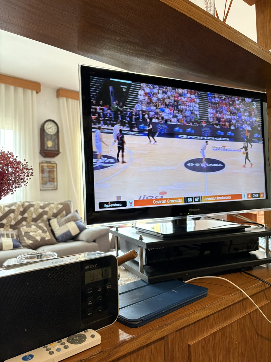 Nosaltres veiem la <a href="/Penya1930/">Club Joventut Badalona</a> amb <a href="/Esports_bdncom/">Esports BDN Comunicació</a> i en <a href="/BallesterosXavi/">xavi ballesteros</a>.