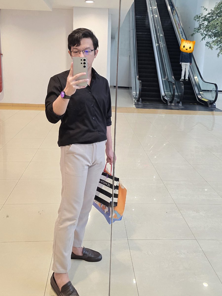 Normalisasikan di mall nonton belanja makan sendirian