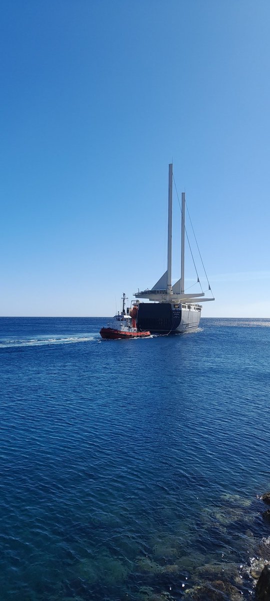 AntonettiCath's tweet photo. Le cargo #NeolinerOrigin quitte le port de #Bastia en silence @francoisgabart https://t.co/YmcTLzwT1n