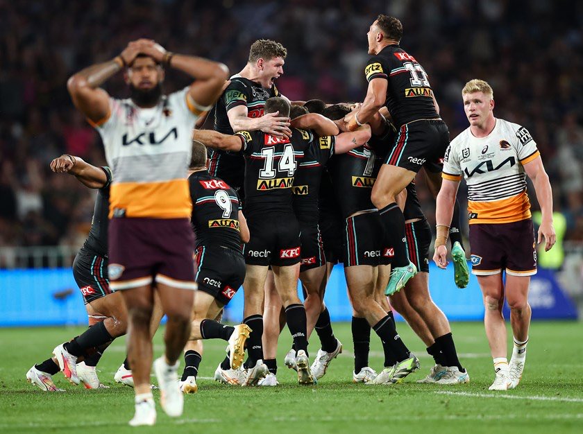 doroshi_desu's tweet photo. 19 years from the last trophy.

2 lost Grand Finals since 2006 in heartbreaking fashion.

Beat the minor premiers AND the defending premiers back to back.

2 year turn around from this to this, coming from behind 🥹

Never going to get over this. Our club @brisbanebroncos 🐎 https://t.co/WsMTgXnpy1