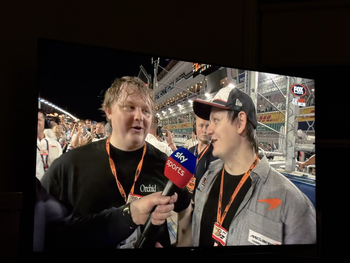 Allkai's tweet image. “Lewis good to see you”

“I’m his brother!”

More classic Martin 😂 #SingaporeGP