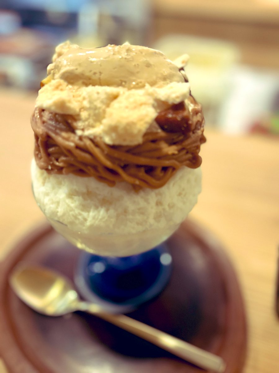 kuro_koori_cat's tweet image. 2025.10.03
🌰が出たー！
ということでまたまた
#CHAP  

3種類で迷った挙句egg モンブラン
ラム変で頂きました！

初eggでしたが想像超える美味しさ😍
もちろんラムとの相性もバッチリ

後マロン二つ食べないと🌰😁

#氷活 #かき氷