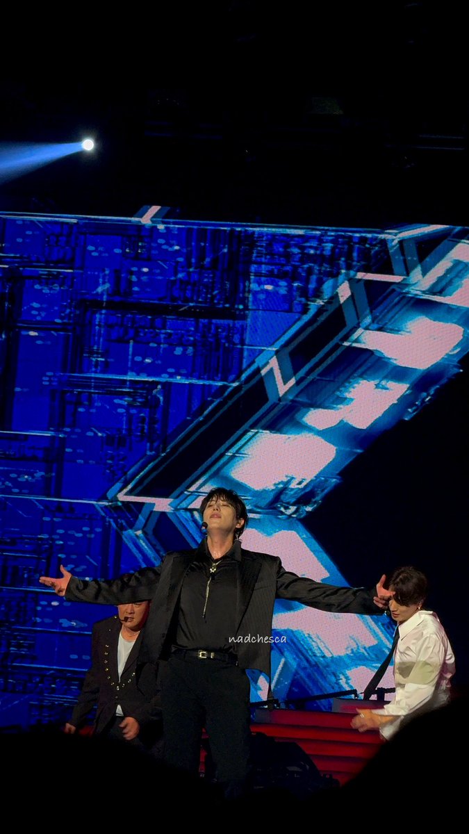 elpeutakeover's tweet photo. Trust me! During BONAMANA (미인아) he went absolutely insane!! Dancing-Kyu is truly BACK! He stole the whole stage 🔥
#SuperShow10 #ELF #superjunior #SUPERJUNIORinJAKARTA #SS10inJAKARTA #supershow10injakarta #kyuhyun #슈퍼주니어 #슈쇼10  #200thsupershow #20th_anniversary_tour https://t.co/IeMb26wcbA