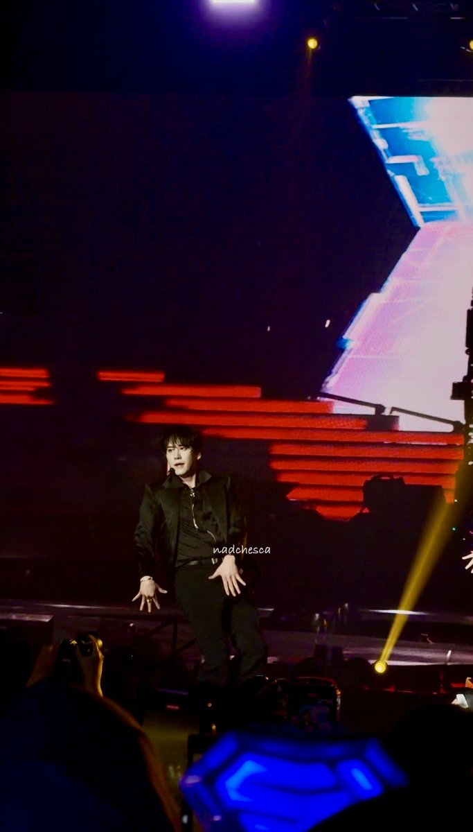elpeutakeover's tweet photo. Trust me! During BONAMANA (미인아) he went absolutely insane!! Dancing-Kyu is truly BACK! He stole the whole stage 🔥
#SuperShow10 #ELF #superjunior #SUPERJUNIORinJAKARTA #SS10inJAKARTA #supershow10injakarta #kyuhyun #슈퍼주니어 #슈쇼10  #200thsupershow #20th_anniversary_tour https://t.co/IeMb26wcbA