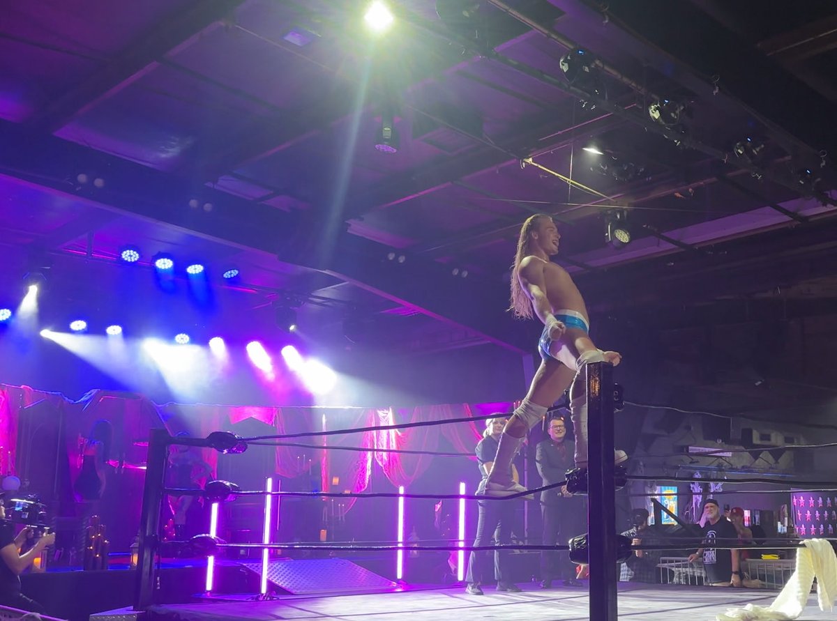 thecalvinkelly's tweet image. Yeah I’m like that 
@PWEpic 
@grandelwrestle 
@LouieSTLBlues