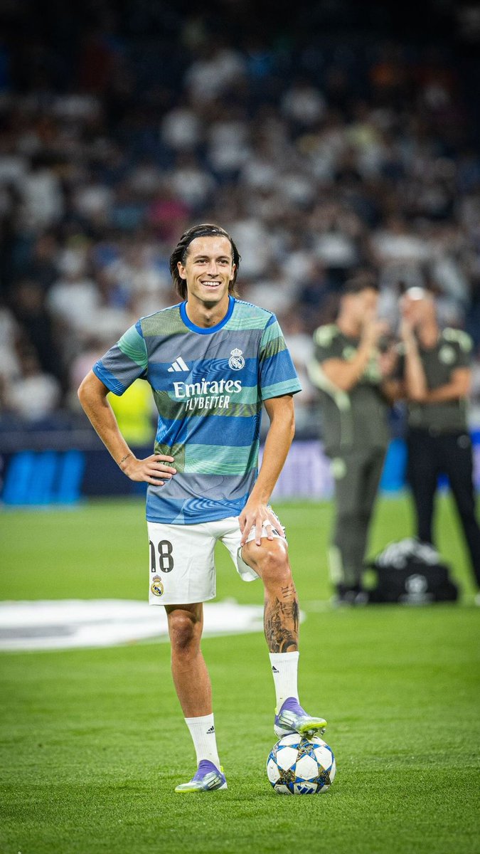 alwillsmithista's tweet photo. que gracia que físicamente sea el típico pijillo cayetano, pero luego tenga ese tatu de cani en la pierna, el mejor 😭 https://t.co/rXx3jachfW