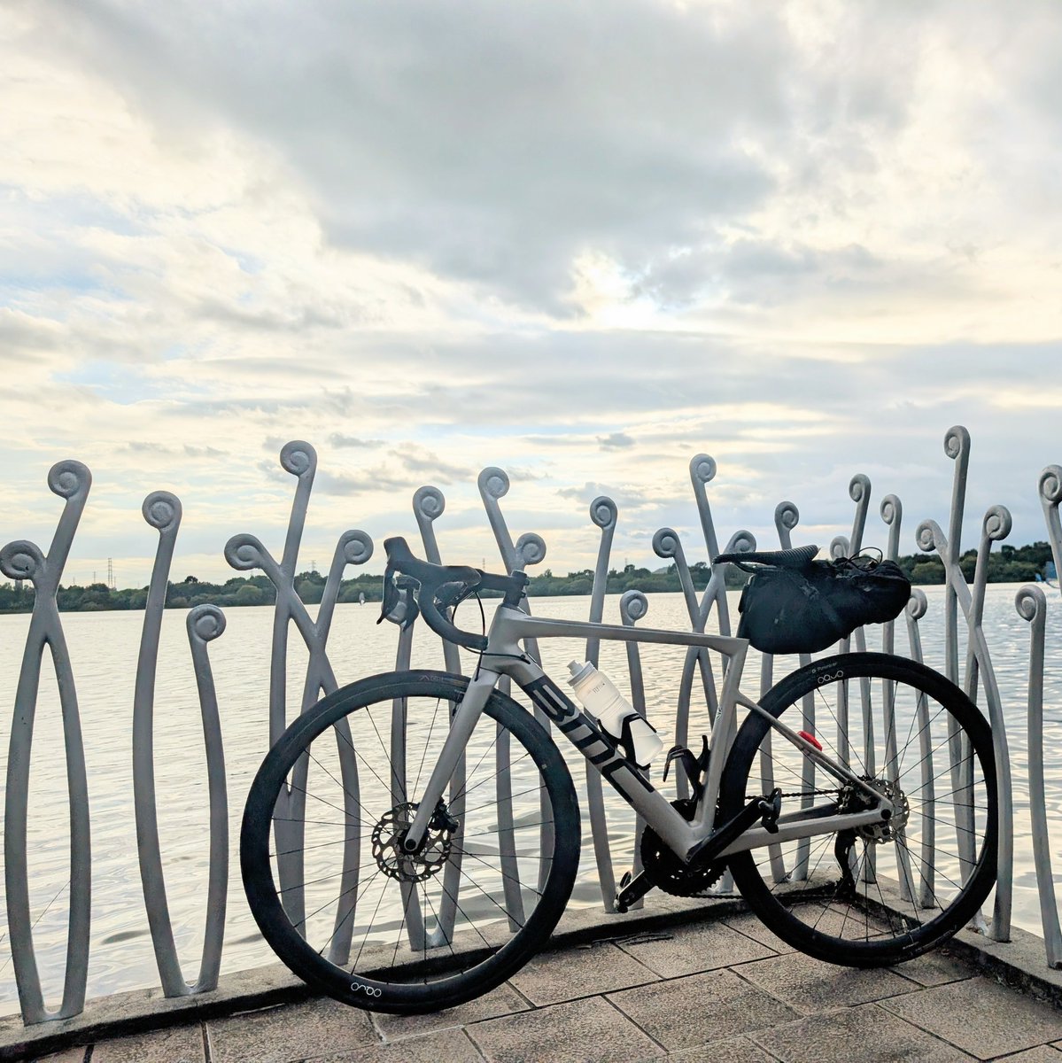 ClimberEm's tweet photo. 先週に続き今日も荒サイをのんびり有酸素ペースで103km。2週連続だと、先週よりペダリングが安定してきっちりトルクもかけられた気がする。
海風が気持ちよかったのでお台場に寄って帰宅。 https://t.co/wn5DHkKKsF