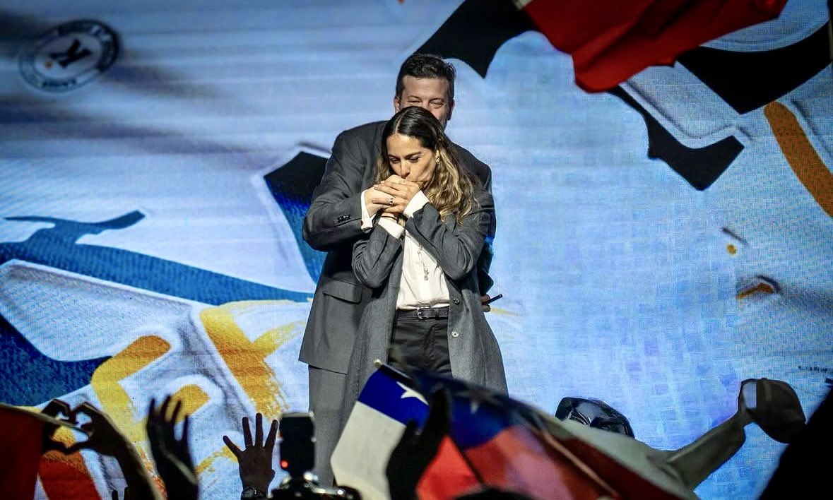 iviavaria's tweet photo. Muchas gracias, Iquique, por todo el cariño y el afecto que le brindan a mi esposo querido @Jou_Kaiser 

Viva Chile♥️

#chile #4k #KaiserPresidente2026 #KaiserPresidenteDeChile #KaiserEsValentia https://t.co/heewbHkDWE