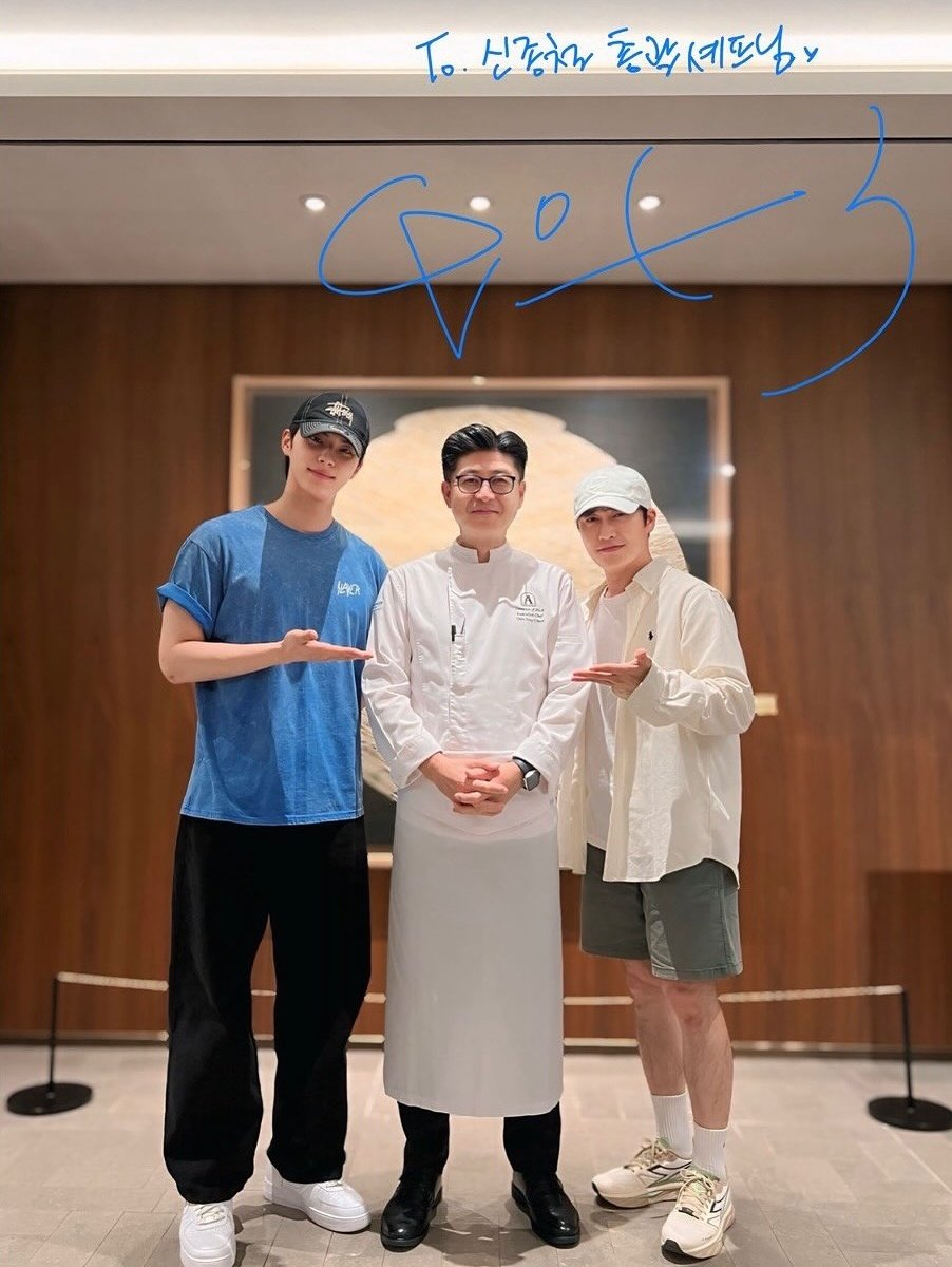 0dan79's tweet photo. 이채민이랑 오의식 배우랑
호텔에 깜짝 방문했다고 신종철 셰프 인스타 올라온거 ㅋㅋ
폭군의셰프 자문선생님과의 조합...🥰 https://t.co/RvfjD80LLM