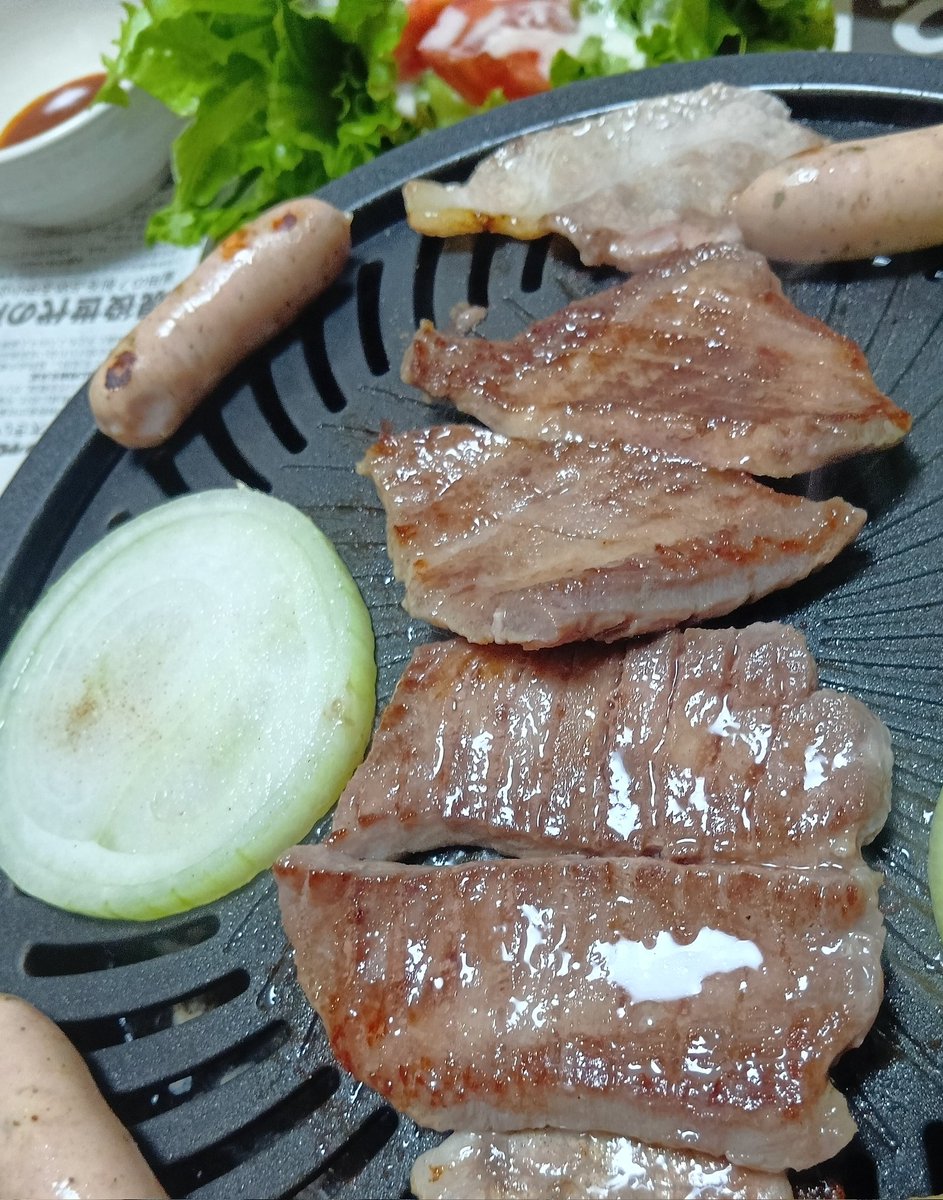 nipanipa128's tweet image. ふるさと納税返礼品の
牛タンでおうち焼肉🤤
余った分で
明日は牛タン弁当😚

好きすぎて3年連続。
だけど、
県立病院の経営不振のニュースを見ると、
よそにふるさと納税してる場合じゃないのでは…
と心配になったりする。←たまに真面目なことも言ってみる🤭
＃おうちごはん
＃ふるさと納税
