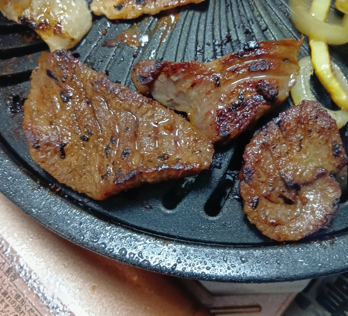 nipanipa128's tweet image. ふるさと納税返礼品の
牛タンでおうち焼肉🤤
余った分で
明日は牛タン弁当😚

好きすぎて3年連続。
だけど、
県立病院の経営不振のニュースを見ると、
よそにふるさと納税してる場合じゃないのでは…
と心配になったりする。←たまに真面目なことも言ってみる🤭
＃おうちごはん
＃ふるさと納税