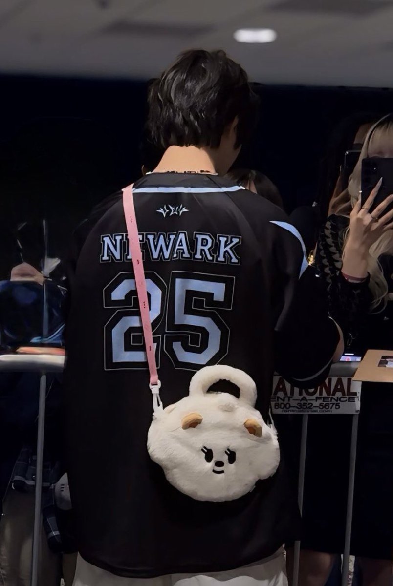 dacrescentmoon's tweet photo. Pengen tasnya, beli dimana? 😭 https://t.co/YBbcVnuzgT