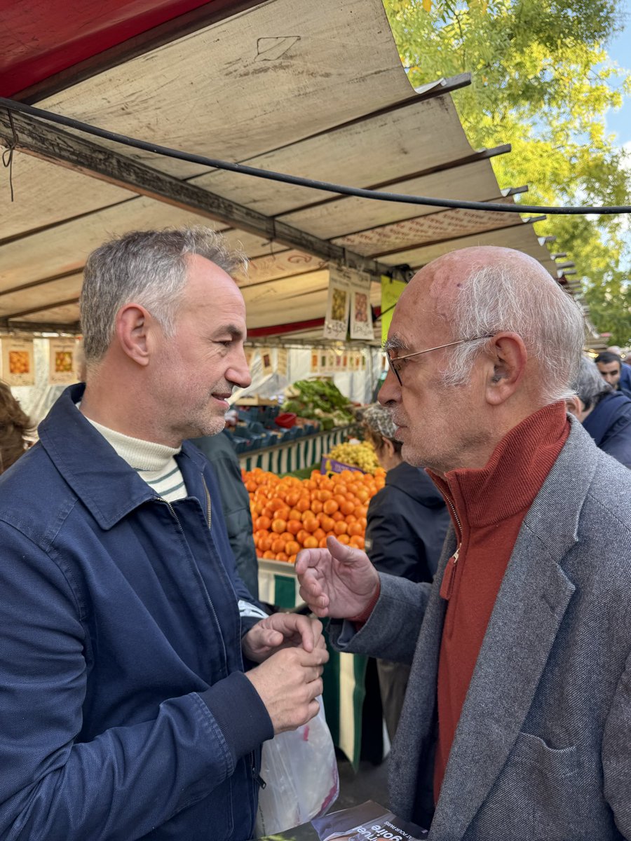 Merci à toutes et tous, pour votre présence aux côtés de nos candidats ce matin dans le 16e.  Nous étions derrière Geneviève  et Emmanuel. De beaux échanges sur le marché. Heureux de voir les socialistes du 16e mobilisés pour amplifier et renouveler notre bilan 🌹✊👏