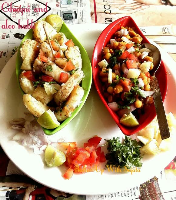 Ghugni and aloo kabli or chaat. 
Both are famous chaat of Bengal. You will love the tongue tickler taste.  batterupwithsujata.com/2016/10/ghugni…