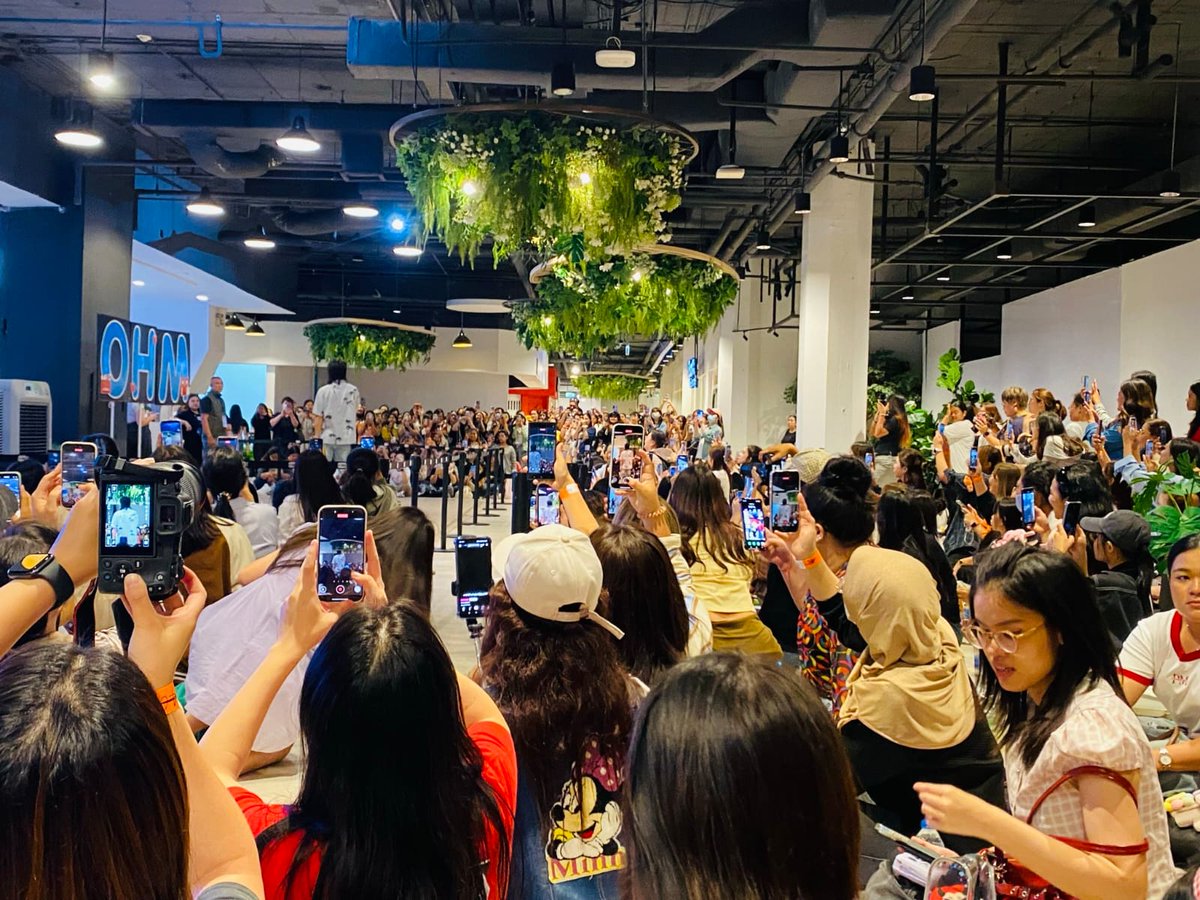 Kobusingye10741's tweet photo. My baby 🥰🍊
Thanks guys 🙏
#GMMTVFANIVALxOhm 
#ohmpawat 
@ohmpawatt https://t.co/FHw1Hp4SSB