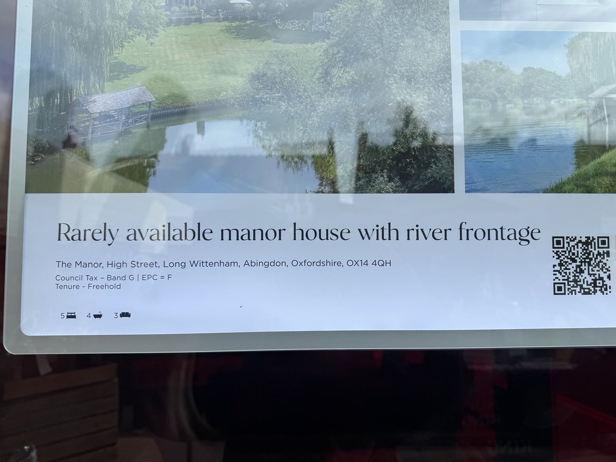 william_whyte's tweet image. I like the idea of a Manor House that only manifests occasionally