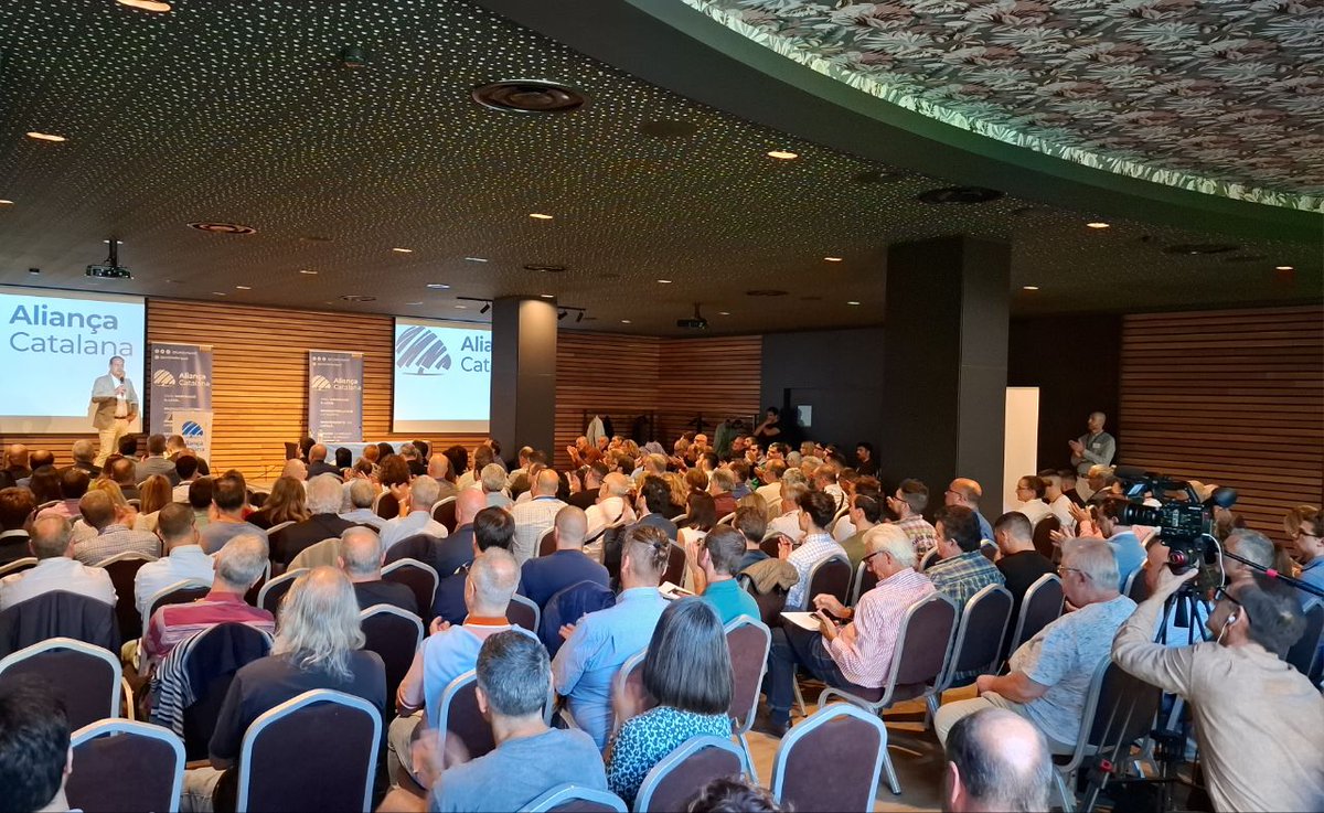 Membres de l’executiva del Pla d’Urgell vam assistir a la 2a edició de l’Escola de Formació d’Aliança Catalana a Tortosa.

Una jornada enriquidora que ens fa créixer com a partit, com a equip i com a família. 💪

Som una Aliança més forta i unida que mai! 💙

#AliançaCatalana