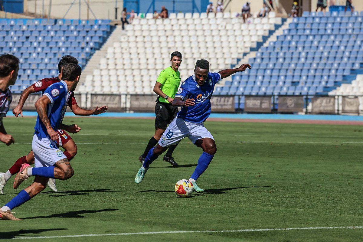 + Deporte melillense (@masdeporteml) on Twitter photo ⚽️ Fútbol
🏆 Liga | Jornada 5
⏰️ Min. 51 | 1ª Parte
1️⃣ U.D. Melilla
1️⃣ Xerez C.D.
➡️ FINAL. EL EQUIPO SE DEJA EMPATAR EN LOS ULTIMOS MINUTOS CONTRA UN XEREZ EN INFERIORIDAD.
#SegundaFederacion #Deportemelillense
📷 <a href="/UDMelilla/">Unión Deportiva Melilla</a> ⚽️ Fútbol
🏆 Liga | Jornada 5
⏰️ Min. 51 | 1ª Parte
1️⃣ U.D. Melilla
1️⃣ Xerez C.D.
➡️ FINAL. EL EQUIPO SE DEJA EMPATAR EN LOS ULTIMOS MINUTOS CONTRA UN XEREZ EN INFERIORIDAD.
#SegundaFederacion #Deportemelillense
📷 <a href="/UDMelilla/">Unión Deportiva Melilla</a>