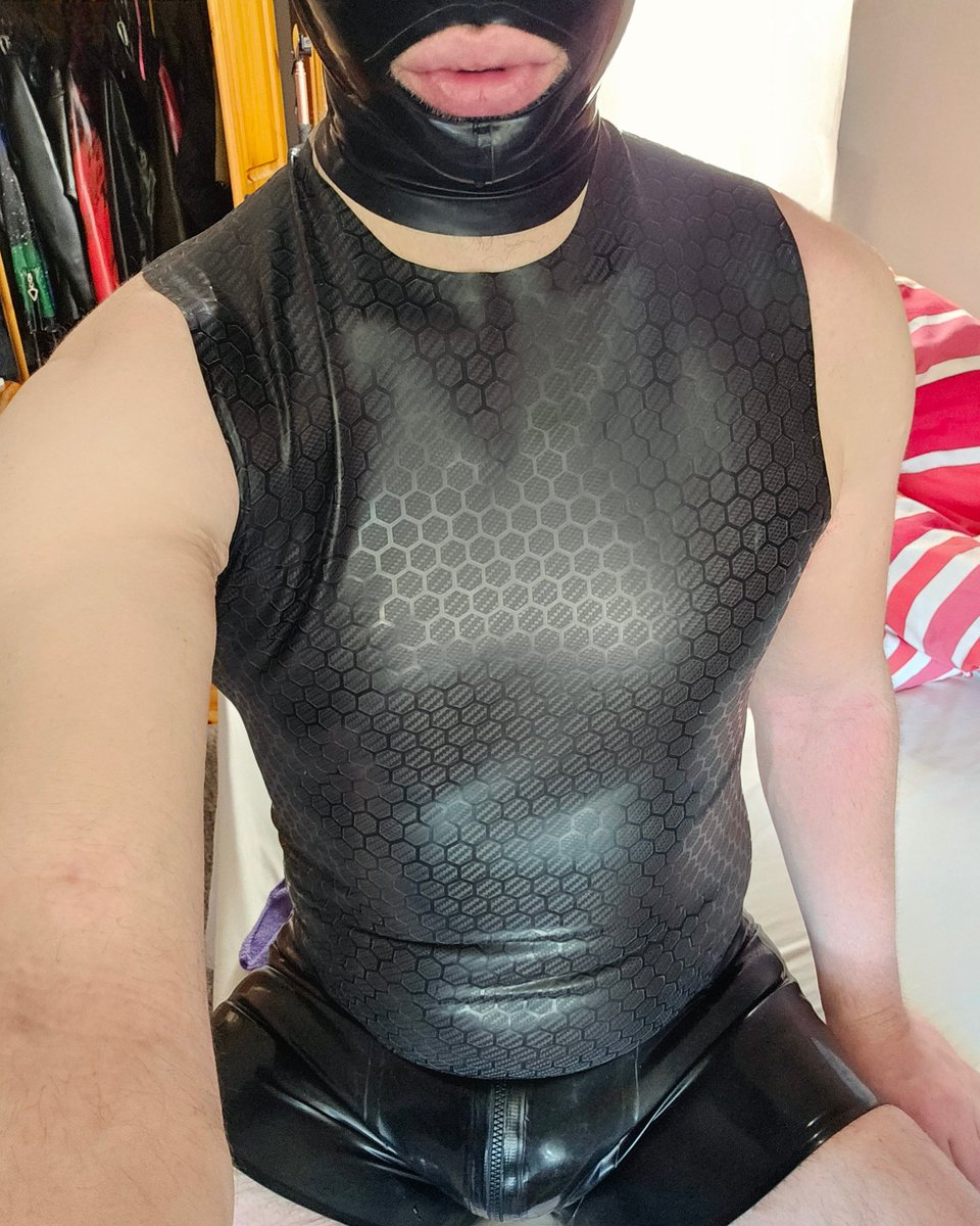 RubLuv__'s tweet photo. Rubber sunday. Fuck I need it. https://t.co/hZDNco3KwQ