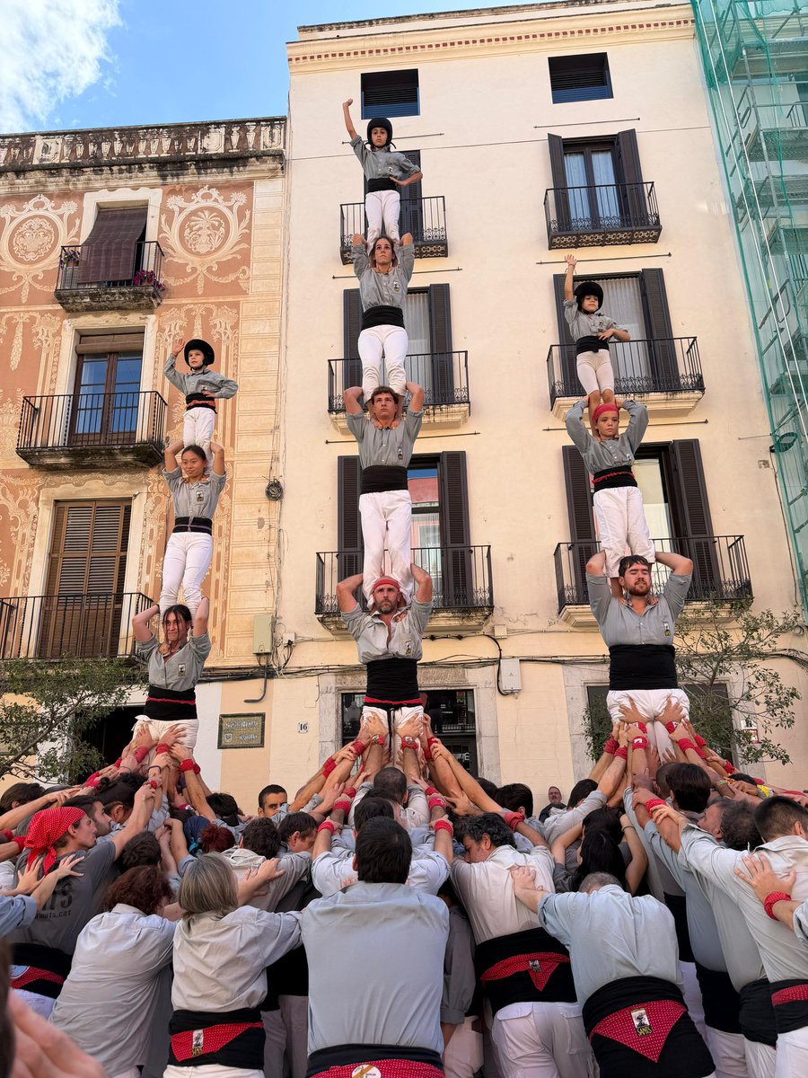 I després del 4... el 3! 😜

Aquest és el camí a seguir. Quin octubre ens espera, Colla! #castells