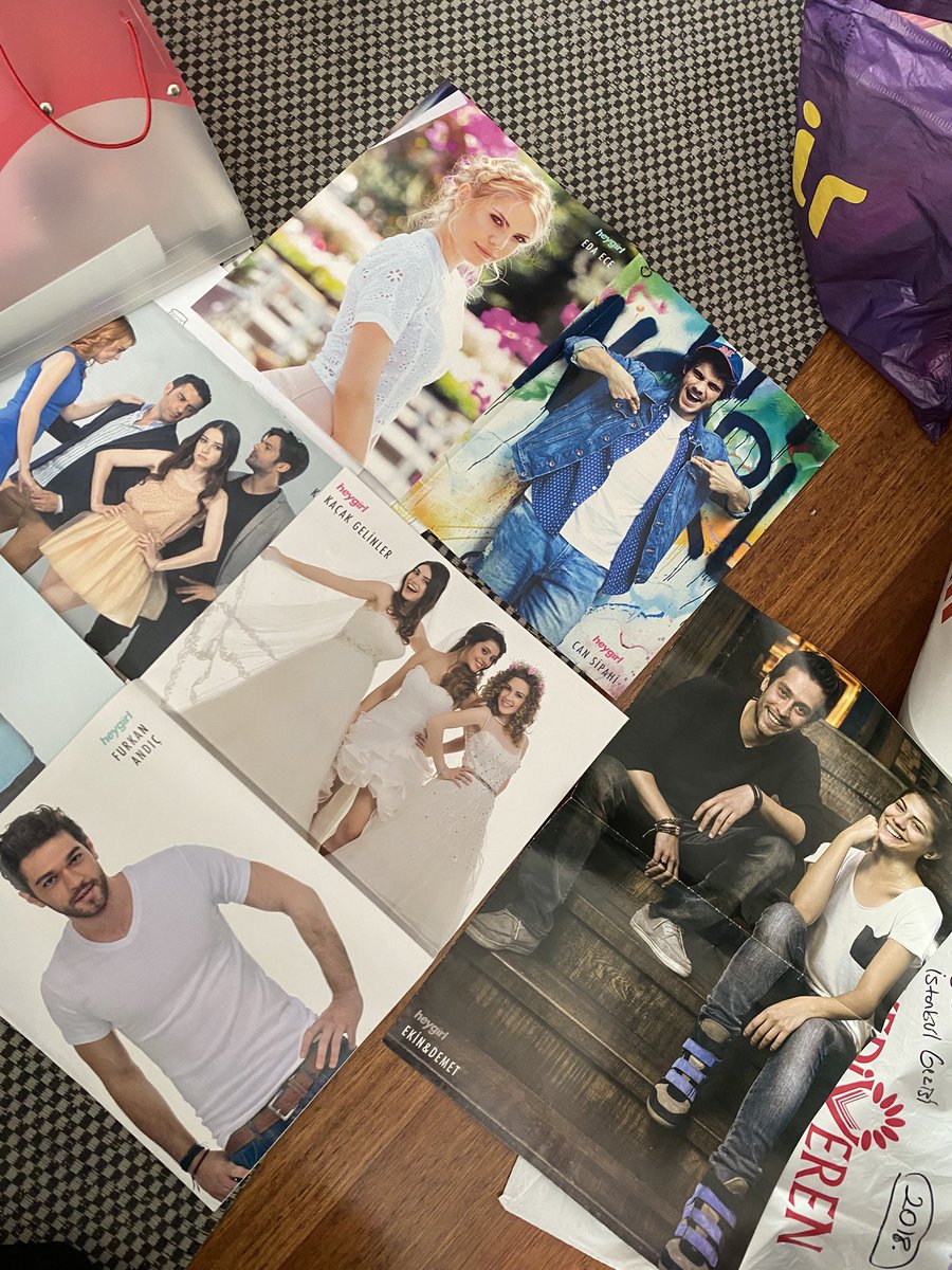 Allaaahımm gömü buldum 😭😭 sakladığım heygirl posterleri