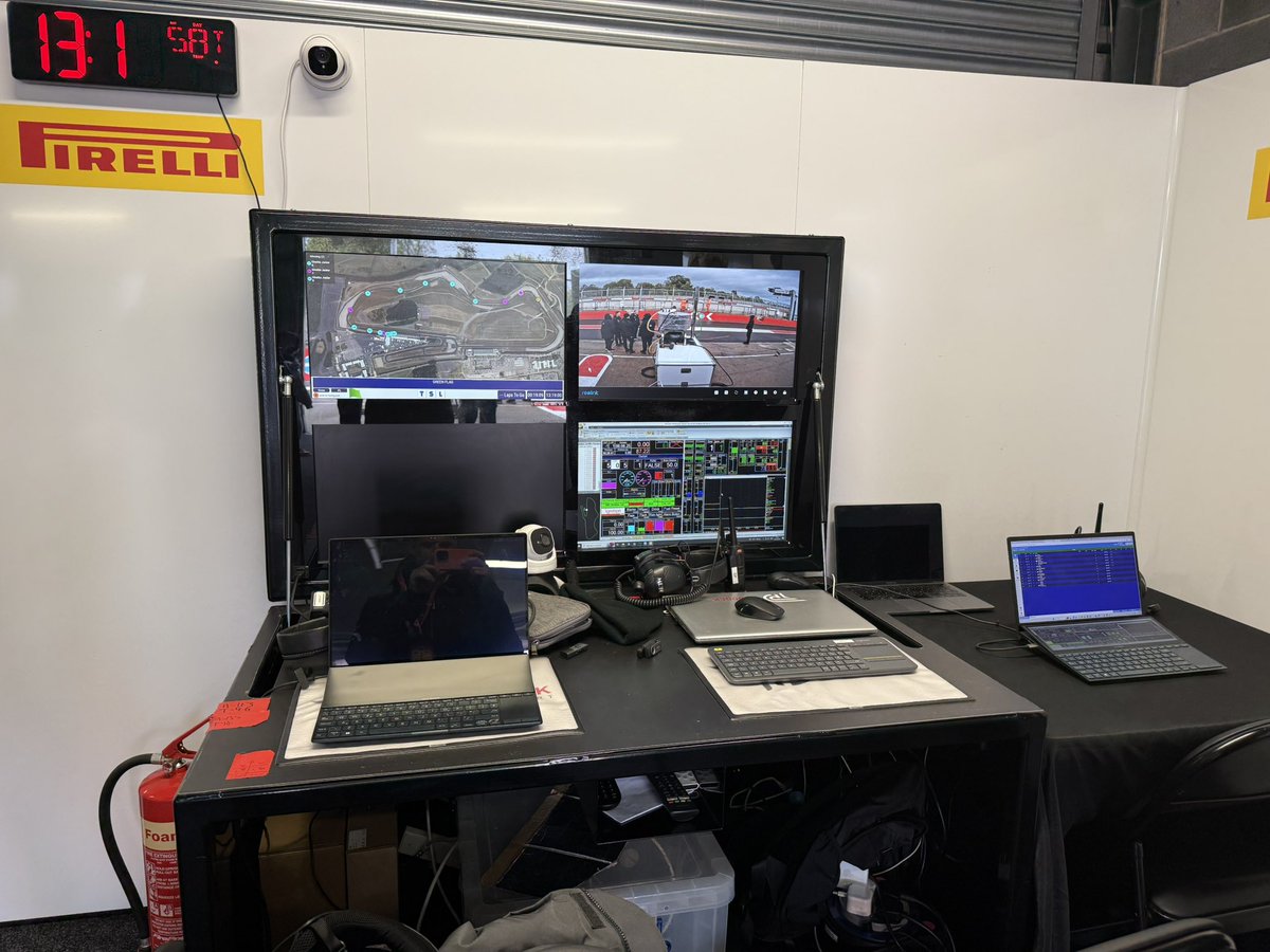 Rubinga_'s tweet photo. Domingo de carreras en la última prueba de la temporada de la @BritishGT let’s go team Paddock Motorsport! https://t.co/gTg1qC5Xcg