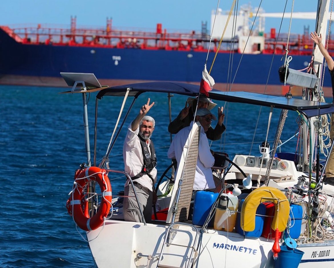 Bir konunun açıklığa kavuşturulması adına bilgilendirme ;

Global Sumud hareketi ile bulunduğumuz iki hafta boyunca her türlü bilgilendirme yapıldı.

Bunlardan en önemlisi esir alındığımız andan itibaren nasıl davranacağımız üzerine olmuştu.

siyonist itrailin bizlere 3 çeşit