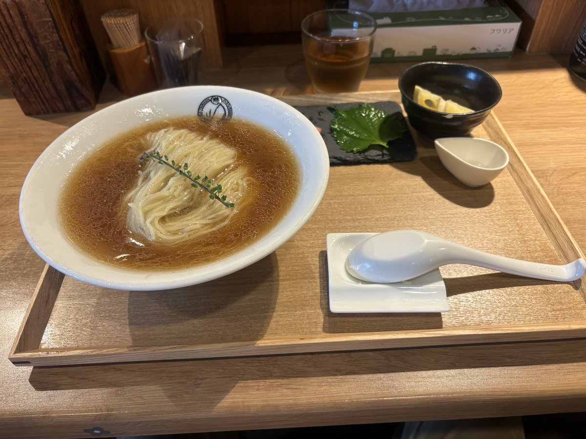 3blue_jupiter's tweet photo. 高崎市 鶴舞屋さんで冷たい昆布水そば(黒 をいただきました 暑かった夏が嘘のような季節の激変の中 今年も限定いただけました 美味しかった😆 https://t.co/ASlr2w7xbh