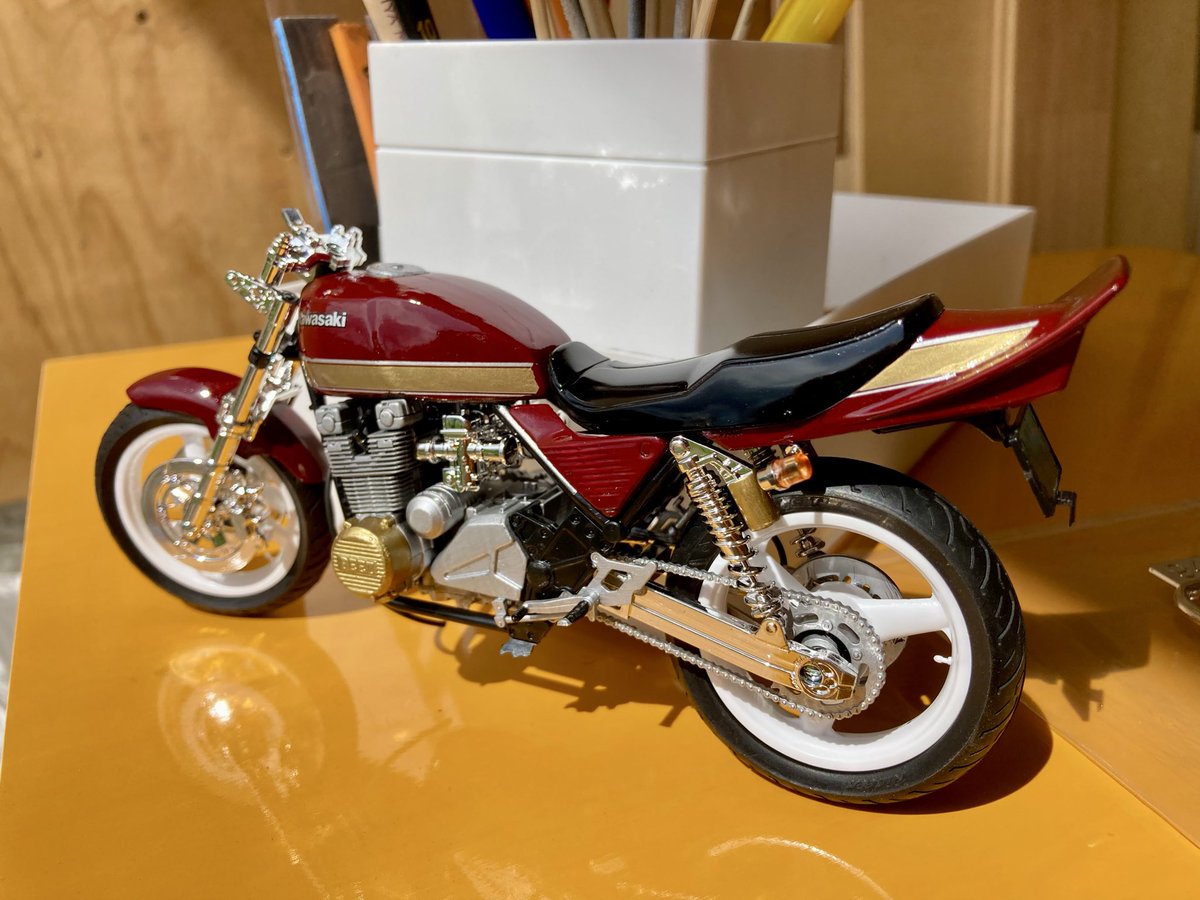 takesplamo00's tweet image. ゼファーをカスタムパーツで製作中。
噛み合わせが悪くていつもより少し苦戦してますが、ようやく形が見えてきて完成が近づいてきました💦
#ゼファー #ZEPHYR #プラモデル #バイク #模型製作 #プラモデル好きと繋がりたい #バイク好きと繋がりたい #アオシマ