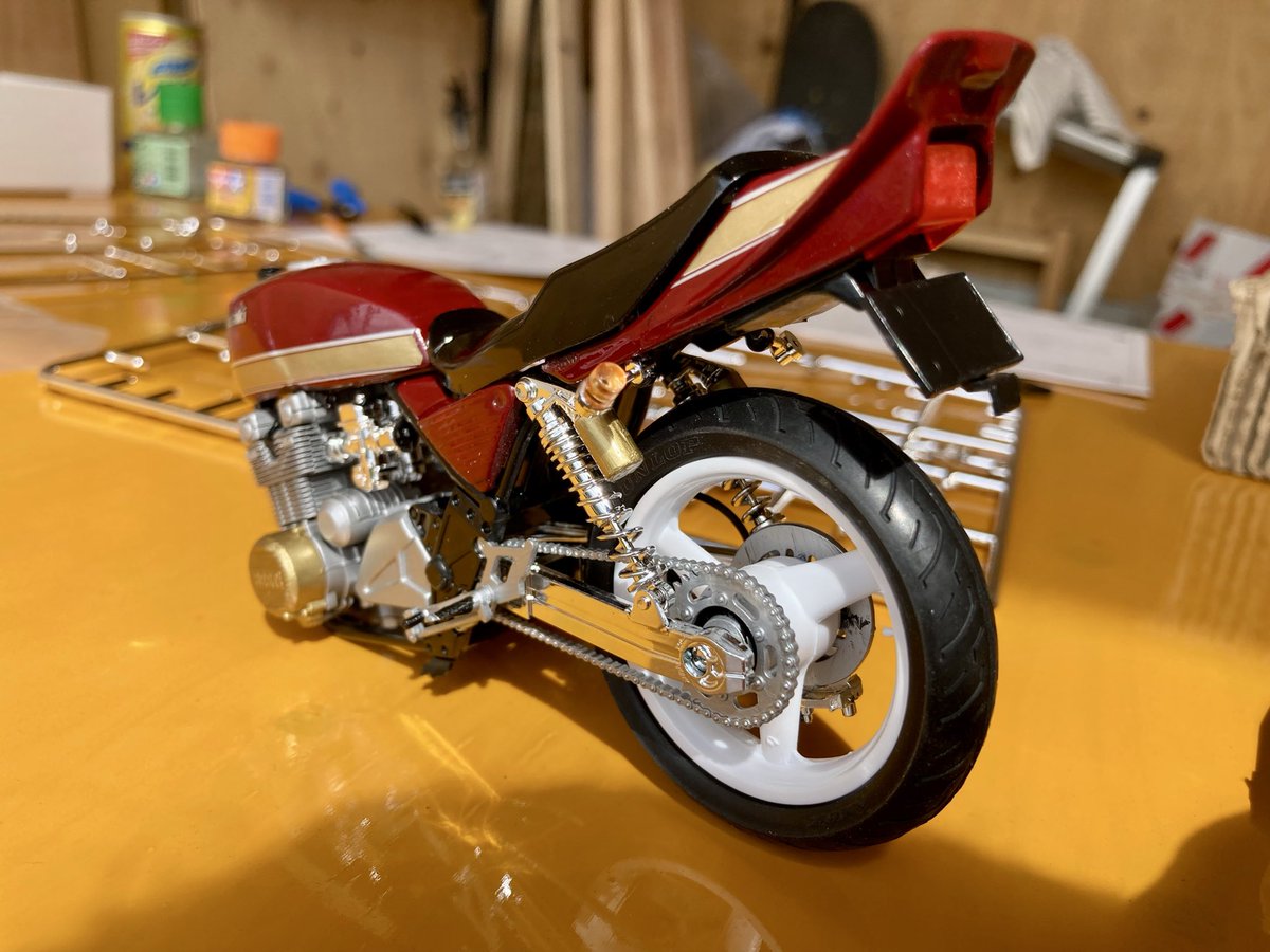 takesplamo00's tweet image. ゼファーをカスタムパーツで製作中。
噛み合わせが悪くていつもより少し苦戦してますが、ようやく形が見えてきて完成が近づいてきました💦
#ゼファー #ZEPHYR #プラモデル #バイク #模型製作 #プラモデル好きと繋がりたい #バイク好きと繋がりたい #アオシマ