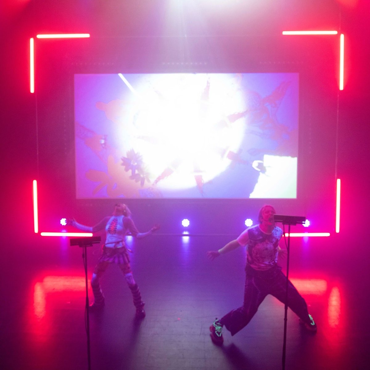 synthesis tweet media