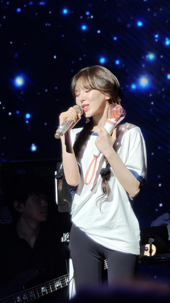 TWO PIGTAILS FOR ENCORE😭😭😭😭😭😭😭😭😭😭😭😭😭😭😭😭😭😭😭😭😭😭