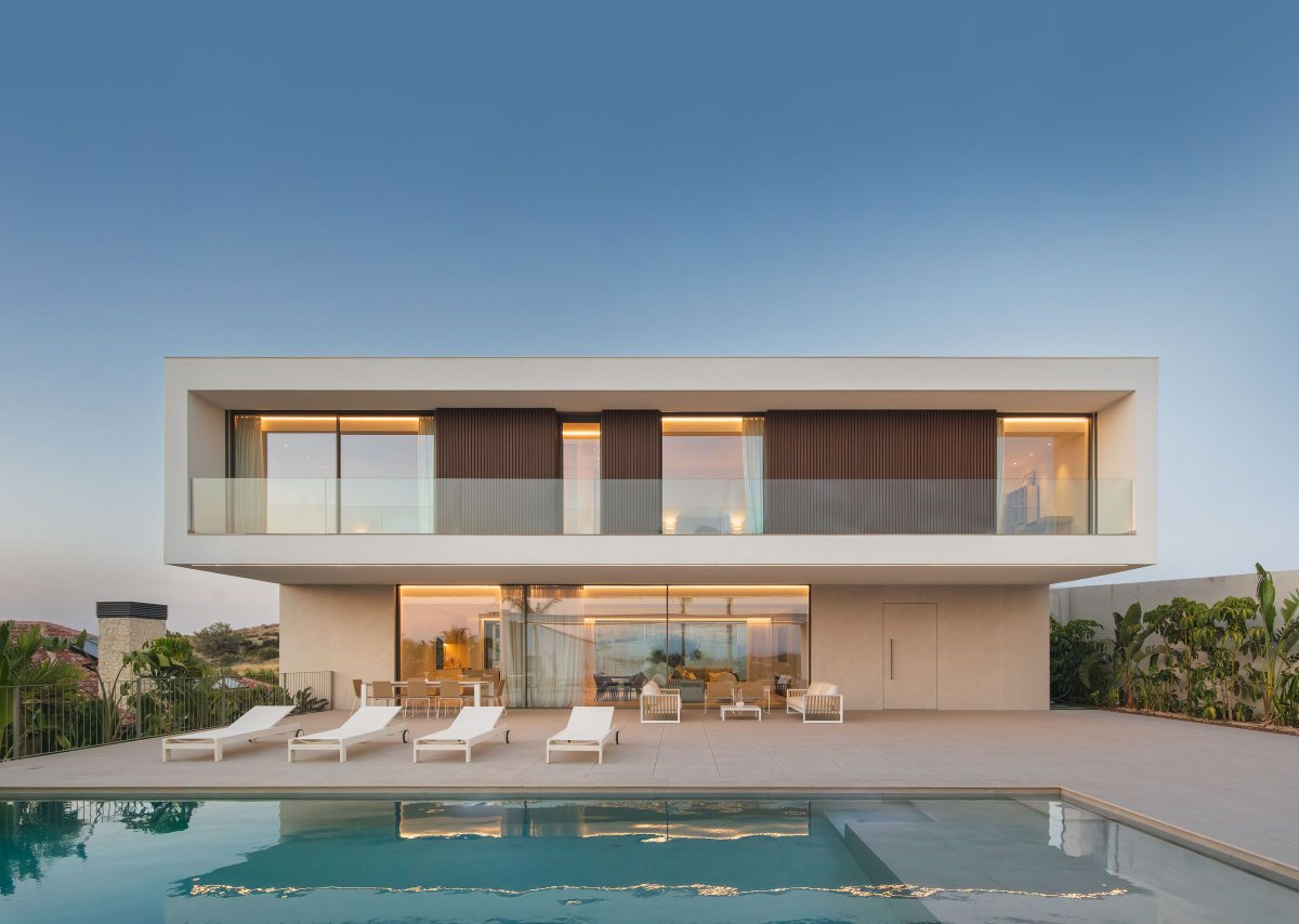 Archello's tweet photo. Casa Enmarcada by Srta. Rottenmeier opens to the landscape through a 16-meter sculptural canopy, balancing intimacy and panorama.
https://t.co/LCTVs6QBsO
#MaterialPrecision #SeamlessPorcelain #LightAsMaterial https://t.co/SWrvuH3oPb