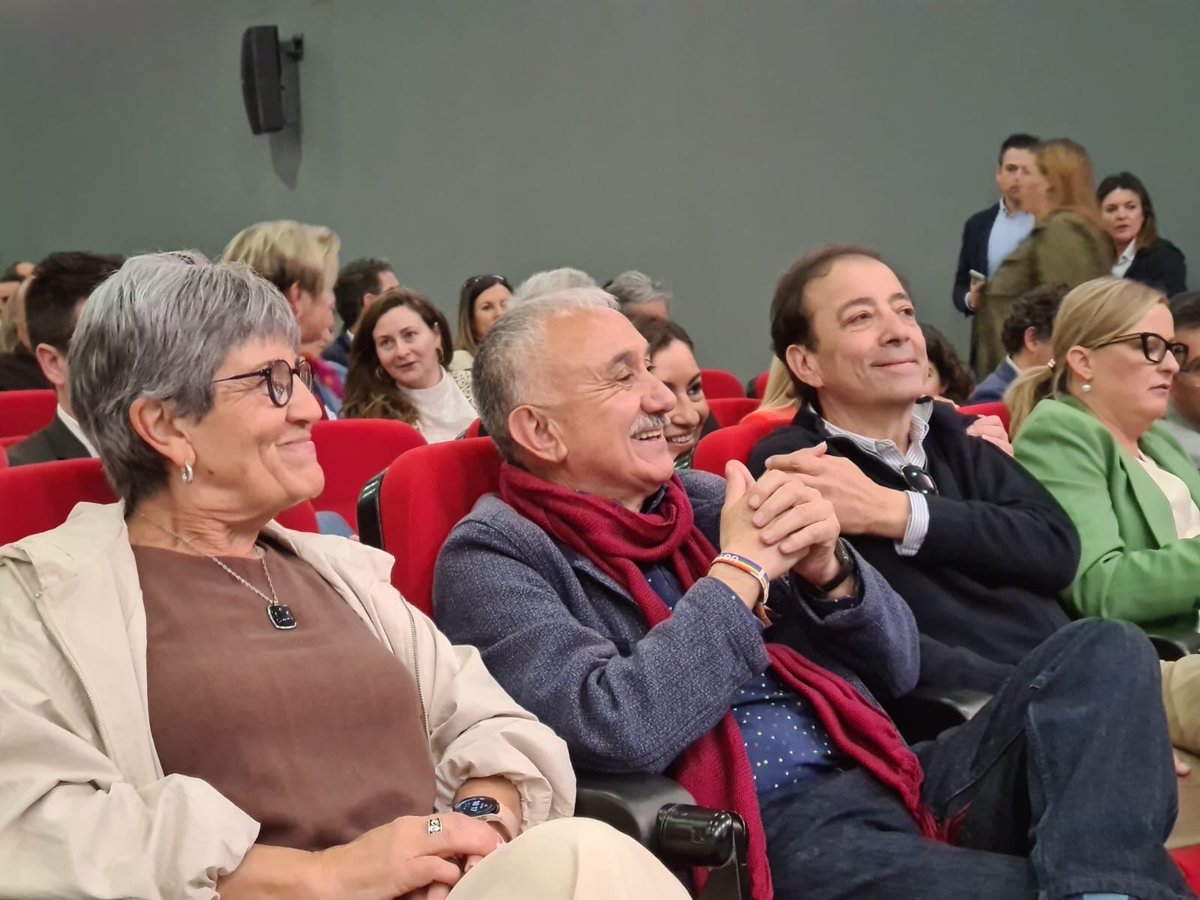 Lamento profundamente el fallecimiento de Guillermo Fernández Vara. Un militante comprometido de la igualdad, la justicia social y las libertades. Un amigo y un compañero de UGT. Pero sobre todo una gran persona honesta y muy querida. 

Te echaremos muchísimo de menos, Guillermo.